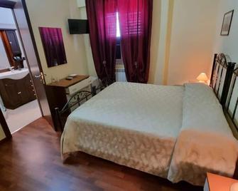 Bruno B&B - Cropani - Slaapkamer