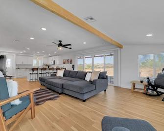Boulder Apache Junction - Apache Junction - Living room