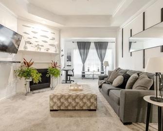 Luxury -2br- Buckhead Retreat - Free Parking - Atlanta - Salon
