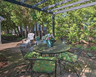 Northwest Michigan Duplex half Mi to Lake Michigan - Charlevoix - Binnenhof