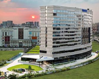 Novotel Kolkata Hotel And Residences - Kolkata - Building