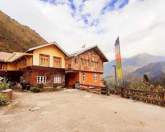 Ourguest Bichu Homestay - Mangan - Edificio