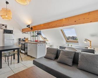 Stylish 1BR Apartment in Vibrant Bonnevoie - Luxembourg - Living room