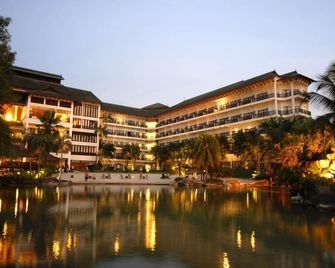 Mines Beach Resort Hotel - Seri Kembangan - Edificio