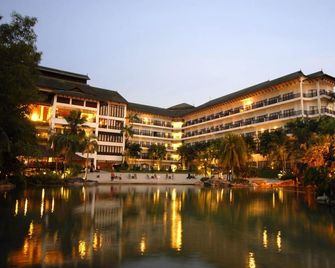 Mines Beach Resort Hotel - Seri Kembangan - Gebäude