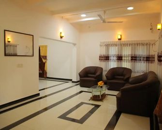 St Anne's Hotel & Restaurant - Jaffna - Living room