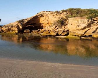 Castaway Lagoon Warrnambool - Warrnambool - Beach
