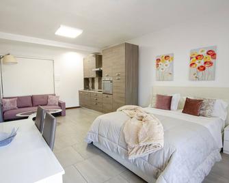 سميرالدا فلاتس - أولبيا - غرفة نوم