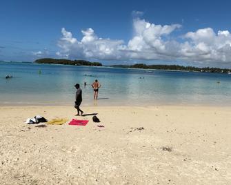 Blue Bay Holiday Resort - Blue bay - Beach