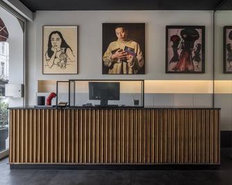 Hotel Pilar - Antwerp - Front desk
