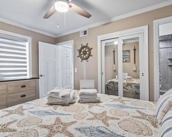 One More Sandy Day - 2br 2ba Beach Condo, Sleeps 6 - Myrtle Beach - Bedroom