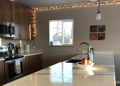 Mountain Views From Brand New Property In Quiet Neighborhood!!! - Valdez - Kitchen