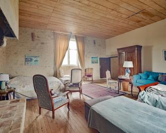 Near St Emilion, fortified house with swimming pool - Ruch - Sala de estar