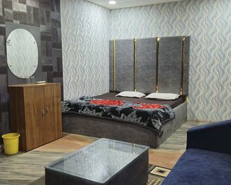Hotel Parinay Vatika Deoghar - Deoghar - Slaapkamer