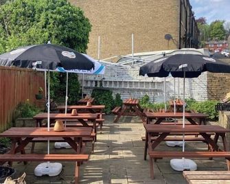 The Shepherds Rest - Halifax - Patio