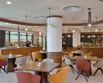 Hampton By Hilton Neom Community 2 - Sharma - Restaurante