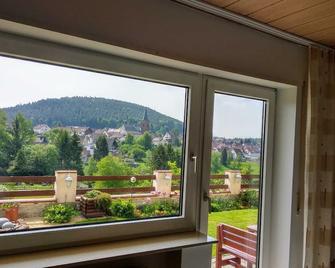 Quiet apartment with beautiful views - Esthal - Balcón