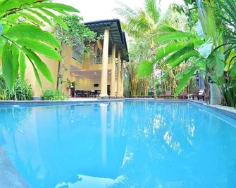 Aurora - Unawatuna - Pool