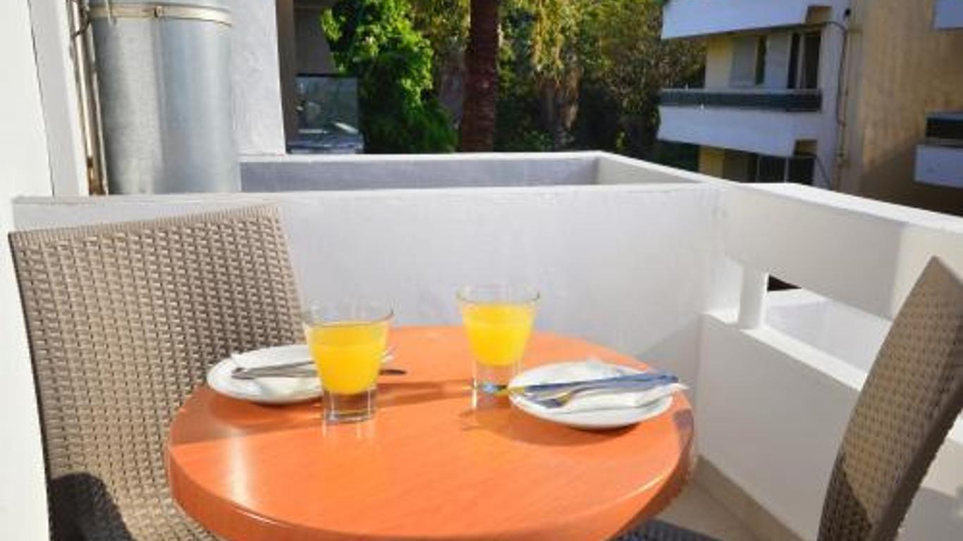 Island Dreams Rooms & Suites