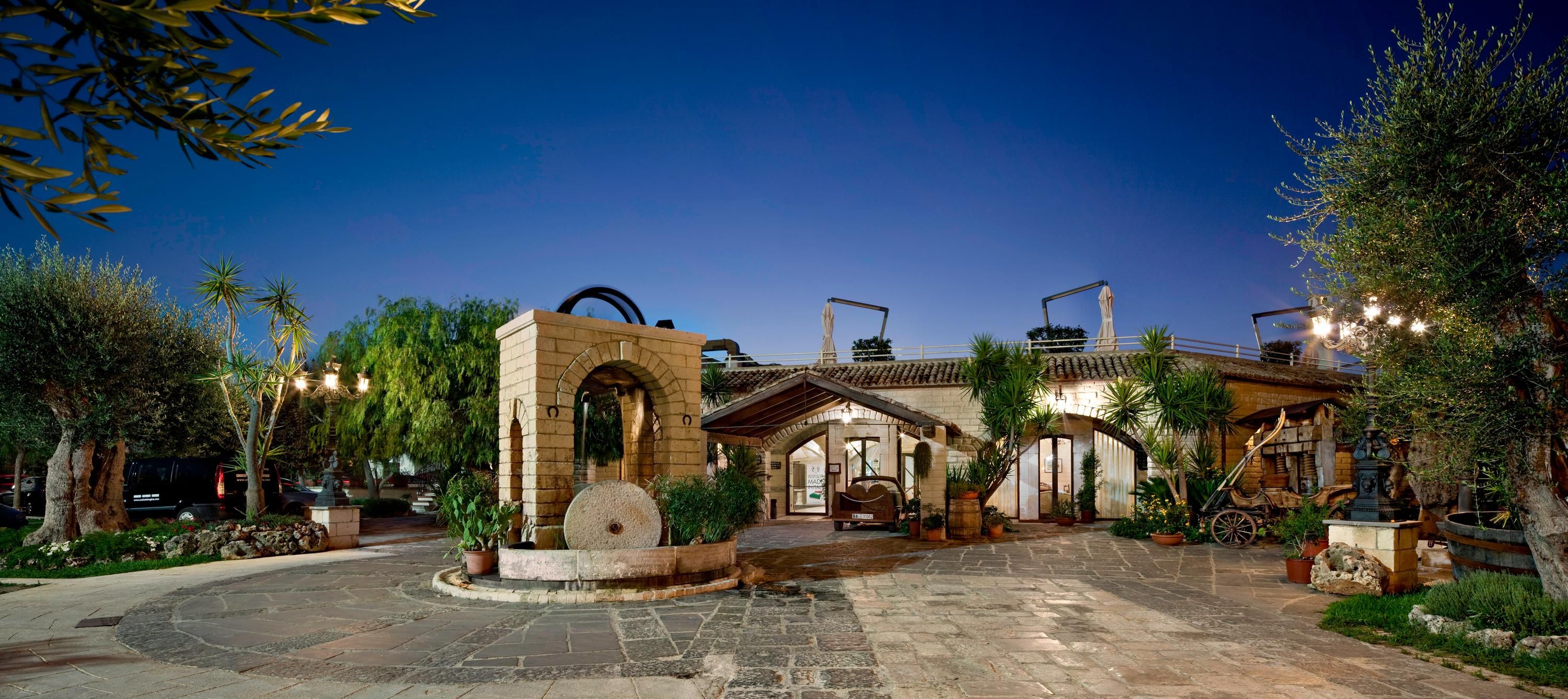 أونا هوتلز ريجينا باري