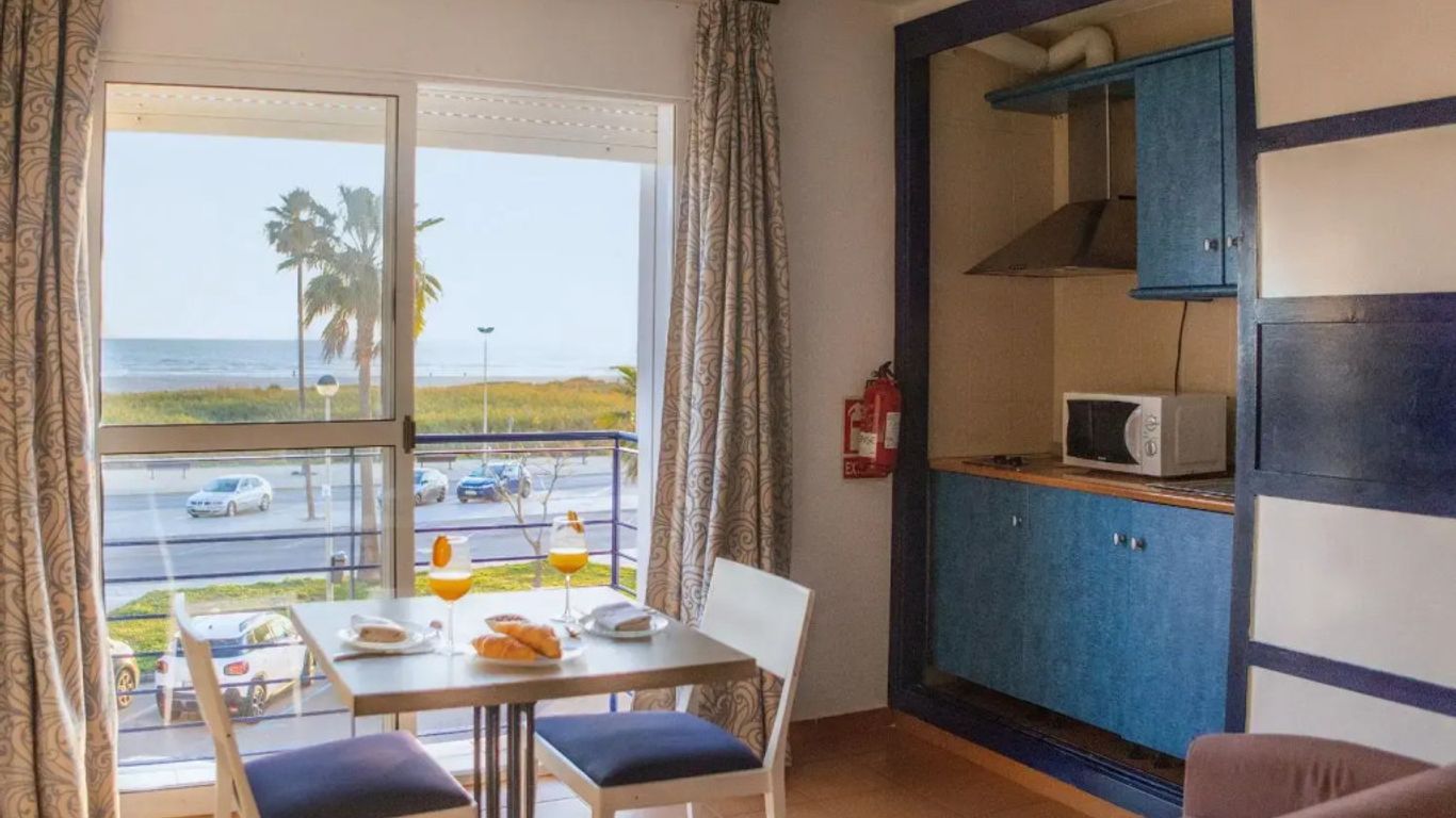 Hotel Playa Conil - Beachfront Studios & Suites