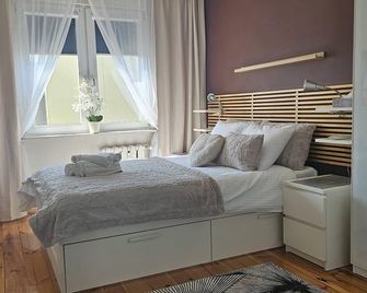 Apartment in Zyrardow 10min to Suntago - Żyrardów - Sypialnia