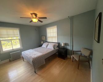 Large Historic home near Swedetown Trails-pet friendly - Calumet - Bedroom
