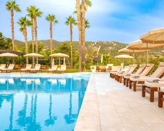 Hotel Corsica & Spa Serena - קאלבי - בריכה