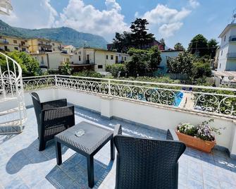 Villa Sorrento Resort - B&B - Meta - Balcon