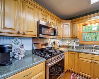 Robbinsville Vacation Rental With Covere - Robbinsville - Küche