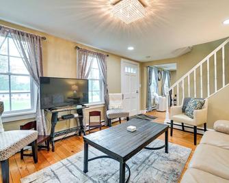 Charming East Durham Home - 2 Mi to Water Park - East Durham - Sala de estar