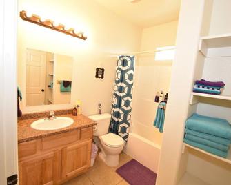 Star's Place near 3 Nat'l Parks - Family and Pet friendly - Kanab - Bathroom
