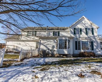 The Madison Outpost-Remodeled Farmhouse - Fitchburg - Gebäude