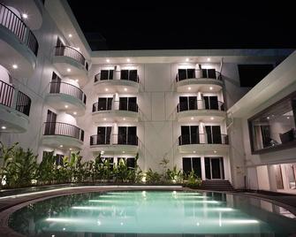 Mittapan Kanchanaburi - Kanchanaburi - Piscina