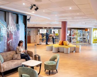 Hotel Mercure Paris Massy Gare Tgv - Massy - Lobby