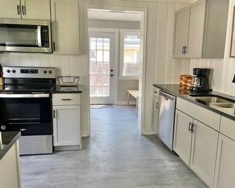 Spacious Cottage #7 @ Chippewa Lake - Chippewa Lake - Kitchen