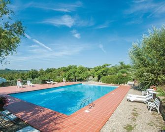 2 bedroom lovely home in Trequanda SI - Trequanda - Piscina