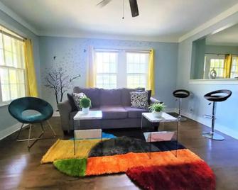 King bed and Queen Sofa bed / room TV Wifi - Decatur - Living room