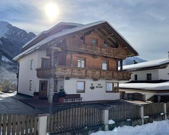 Apartment in Mayrhofen with a balcony - Mayrhofen - Bygning