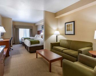 Comfort Inn & Suites Gateway to Glacier National Park - Shelby - Bedroom