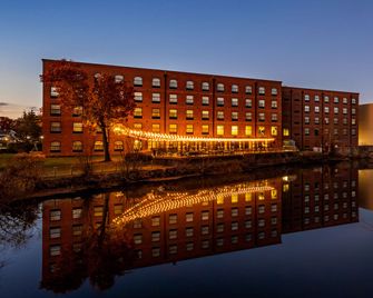 ذا لوم هوتل، تابيستري كوليكشن باي هيلتون - وارويك - مبنى