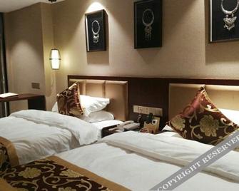 Huang Hai Fu Hotel - Qiannan - Bedroom