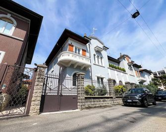 Rossovino Milano Boutique - Milan - Building