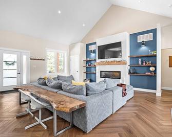 The Family Farmhouse @Westgrey - Markdale - Living room