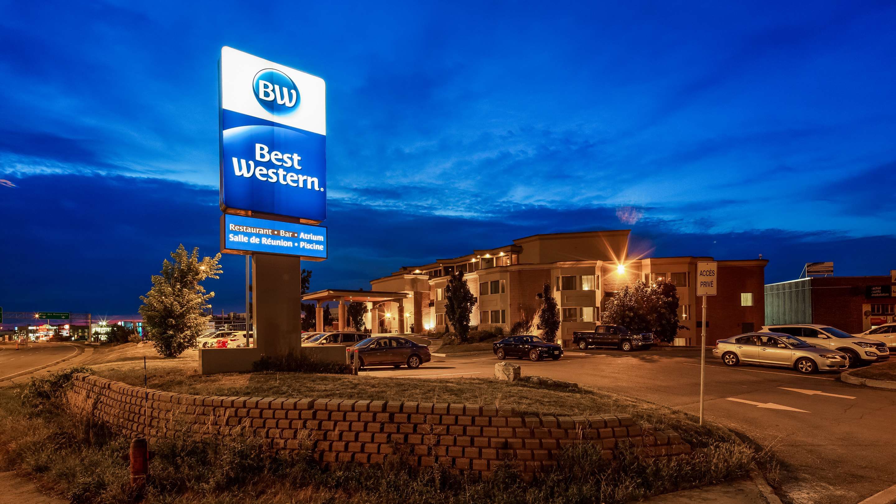 Best Western Laval-Montreal - Laval - Building