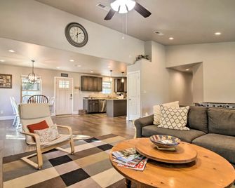 Texas Hill Country Ranch House - Great Views - Near Hidden Falls Park - Marble Falls - Living room