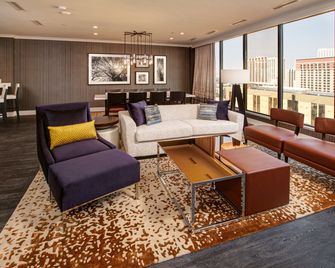 J Resort - רנו - טרקלין