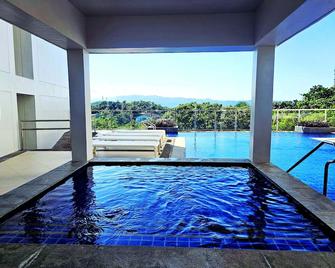 Evelyn's Azure Escapes at Boracay Newcoast - Boracay - Piscina