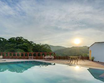 Treebo Trend Hotel Kumbhal Castle - Kumbhalgarh - Pool