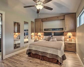 Lake of the Ozarks Views Osage Beach Condo! - Osage Beach - Bedroom